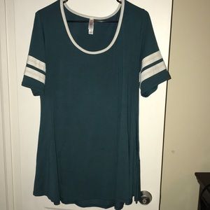 LuLaRoe Large Perfect Tee